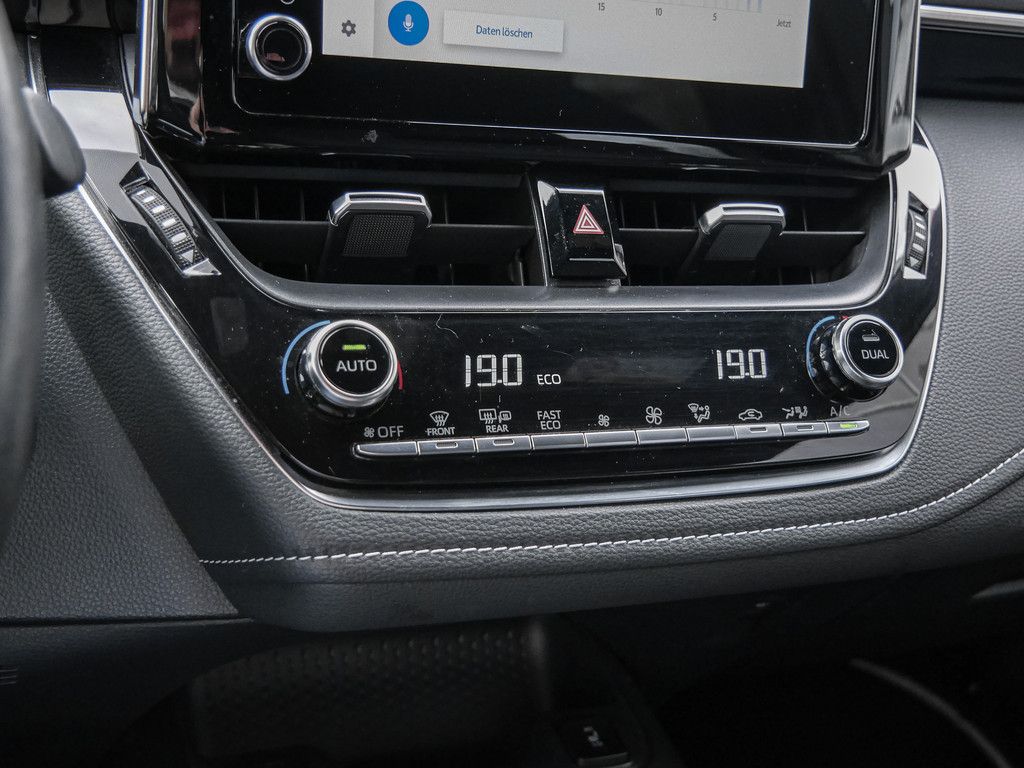 Toyota Corolla Touring Sports 2.0 Hybrid Business - Samsaru's Car Outlet