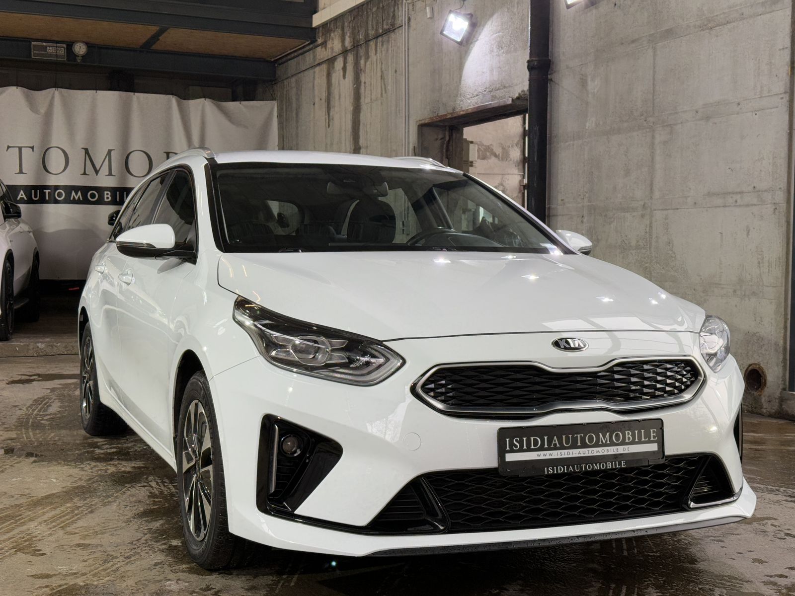 Kia Ceed Plug-in Hybrid Vision - Samsaru's Car Outlet