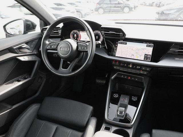 Audi A3 Sportback 35 TDI Advanced LM18 Sports. Navi+