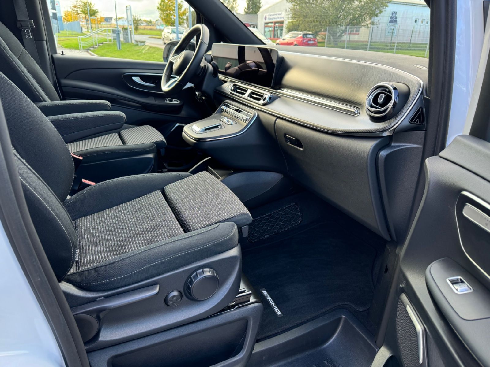 Mercedes-Benz V300d AMG - Samsaru's Car Outlet