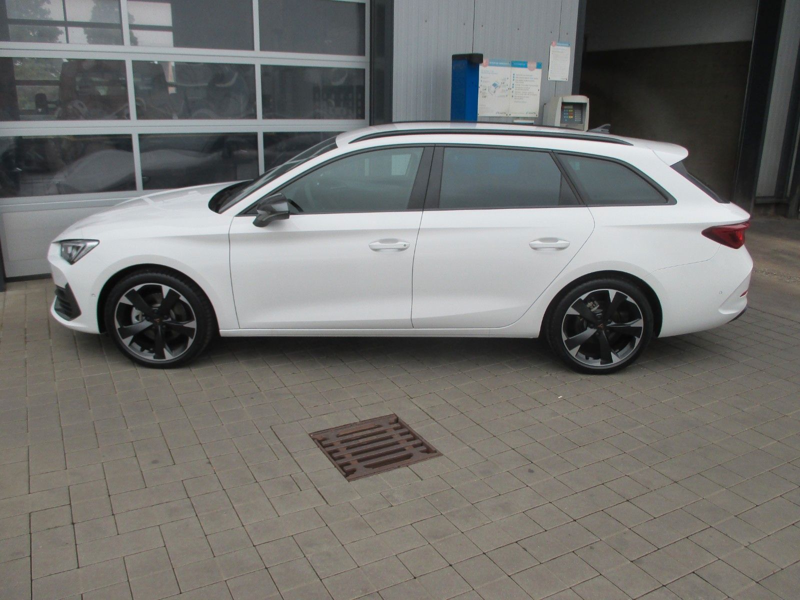 Cupra Leon 2.0 TDI DSG Sportstoure - Samsaru's Car Outlet