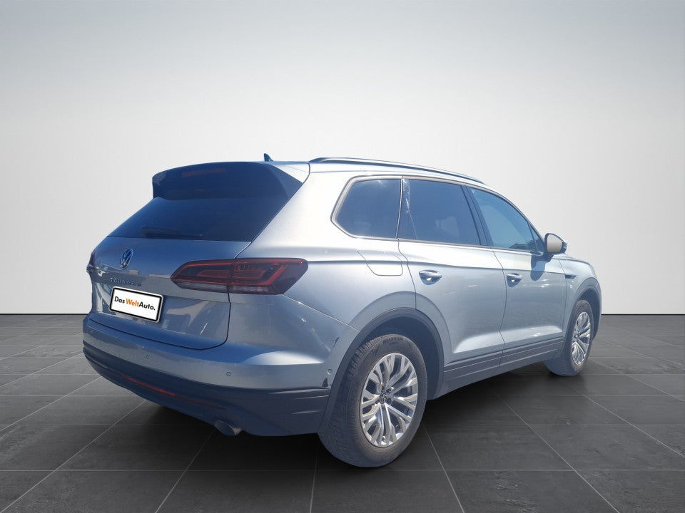 Volkswagen Touareg Garantie 12 luni / Rate / Leasing / Credit / Istoric si km certificati