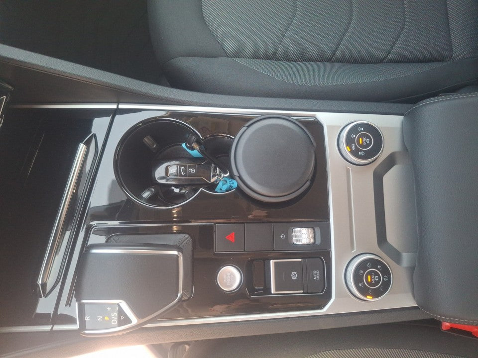 Volkswagen Touareg Garantie 12 luni / Rate / Leasing / Credit / Istoric si km certificati