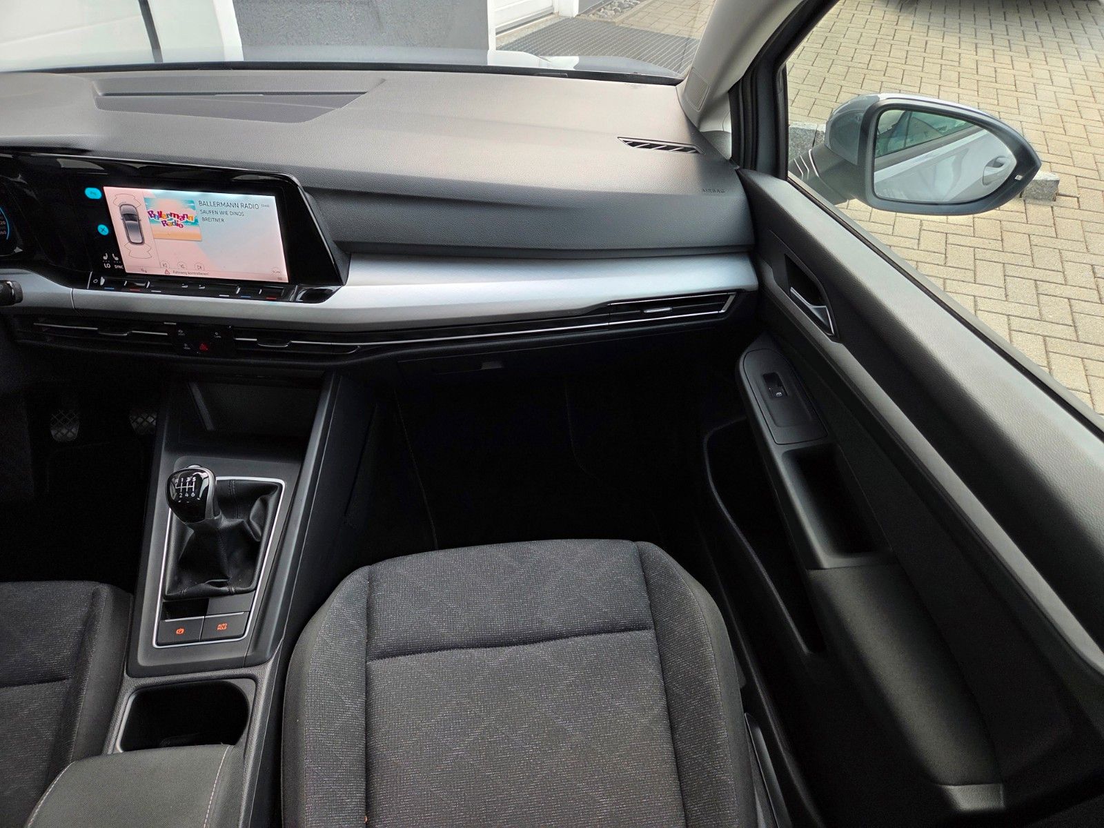 Volkswagen Golf VIII Life - Samsaru's Car Outlet