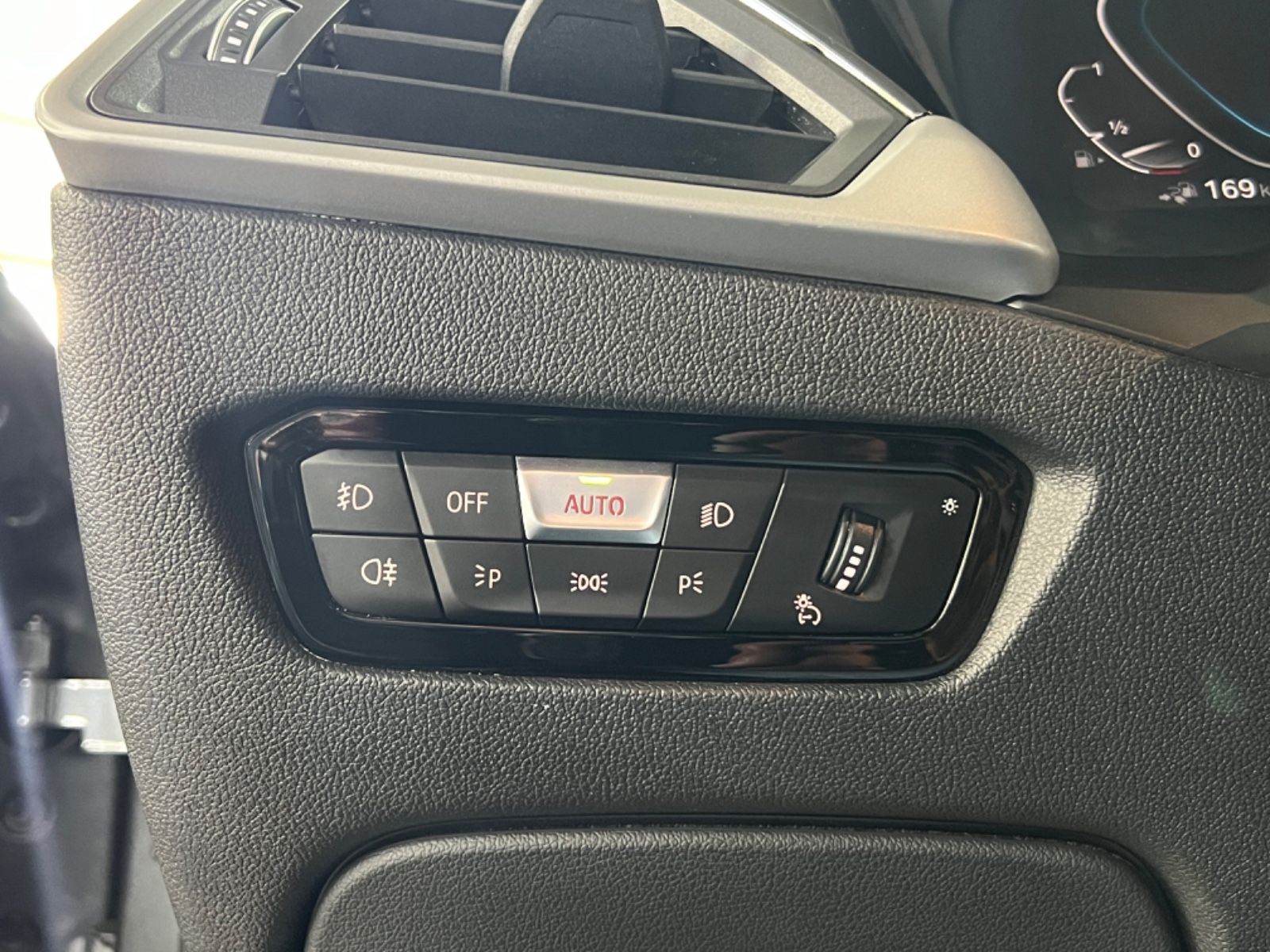 BMW 330 e Touring Advantage - Samsaru's Car Outlet
