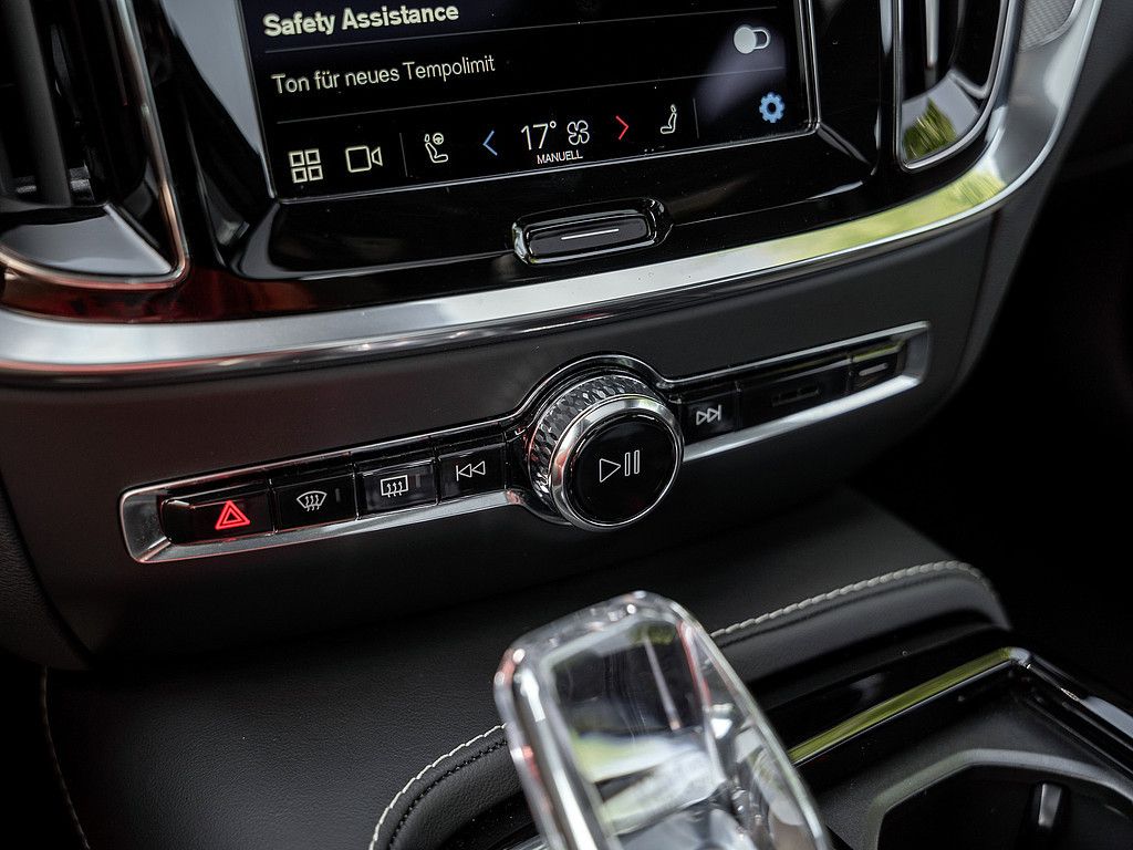 Volvo S60 T8 Ultimate Dark Recharge AWD STANDHZ B&W