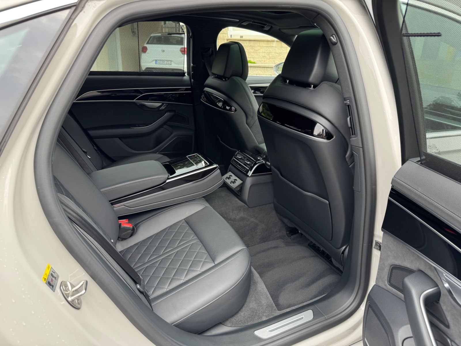 Audi A8 55 TFSI quattro S-line - Samsaru's Car Outlet
