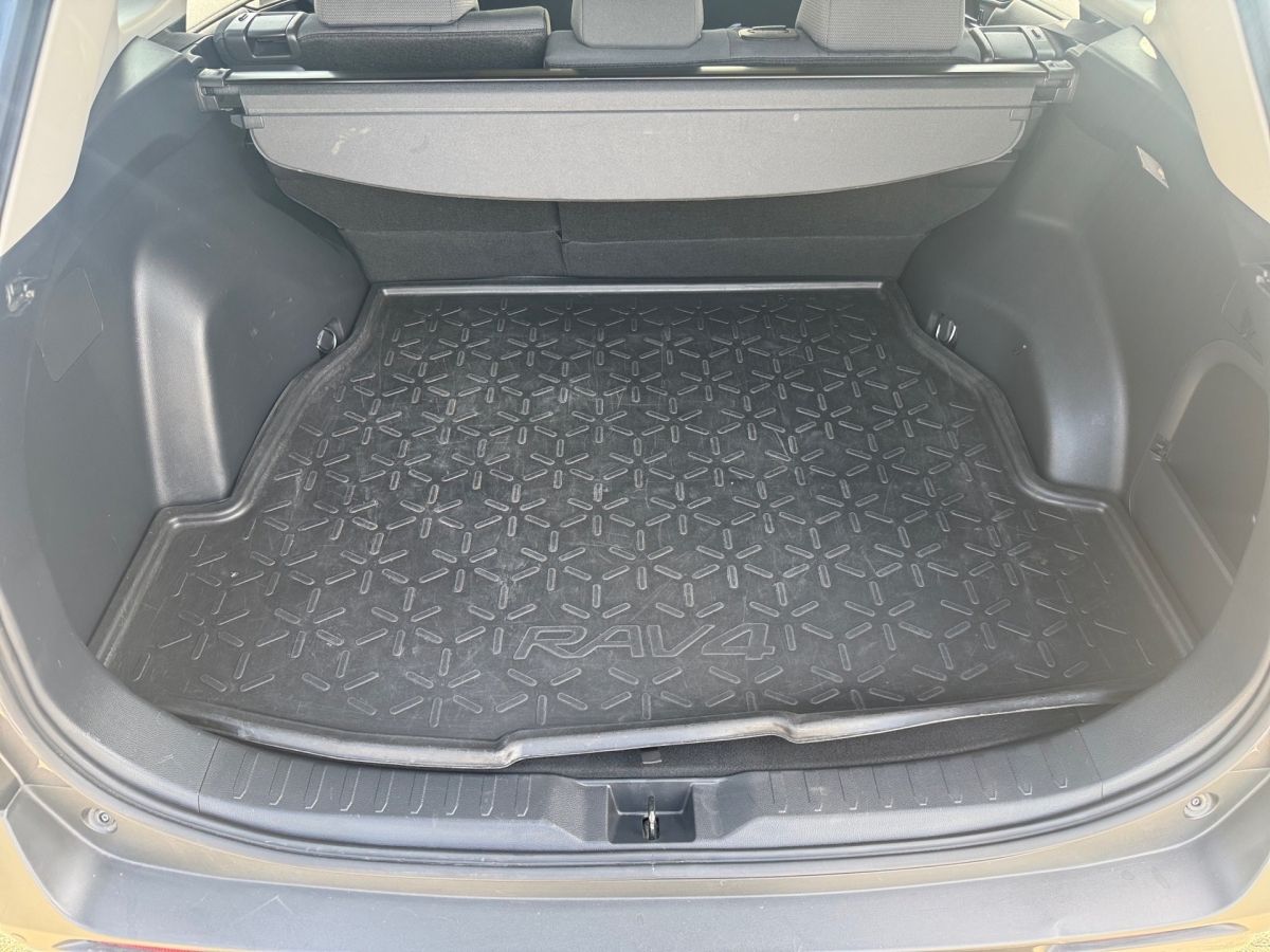 Toyota RAV4 2.5 - Samsaru's Car Outlet