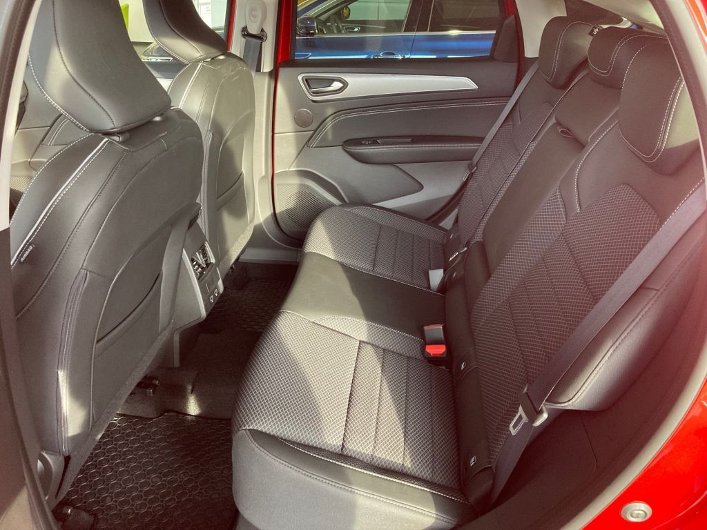 Renault Arkana E-TECH 145 INTENS - Samsaru's Car Outlet