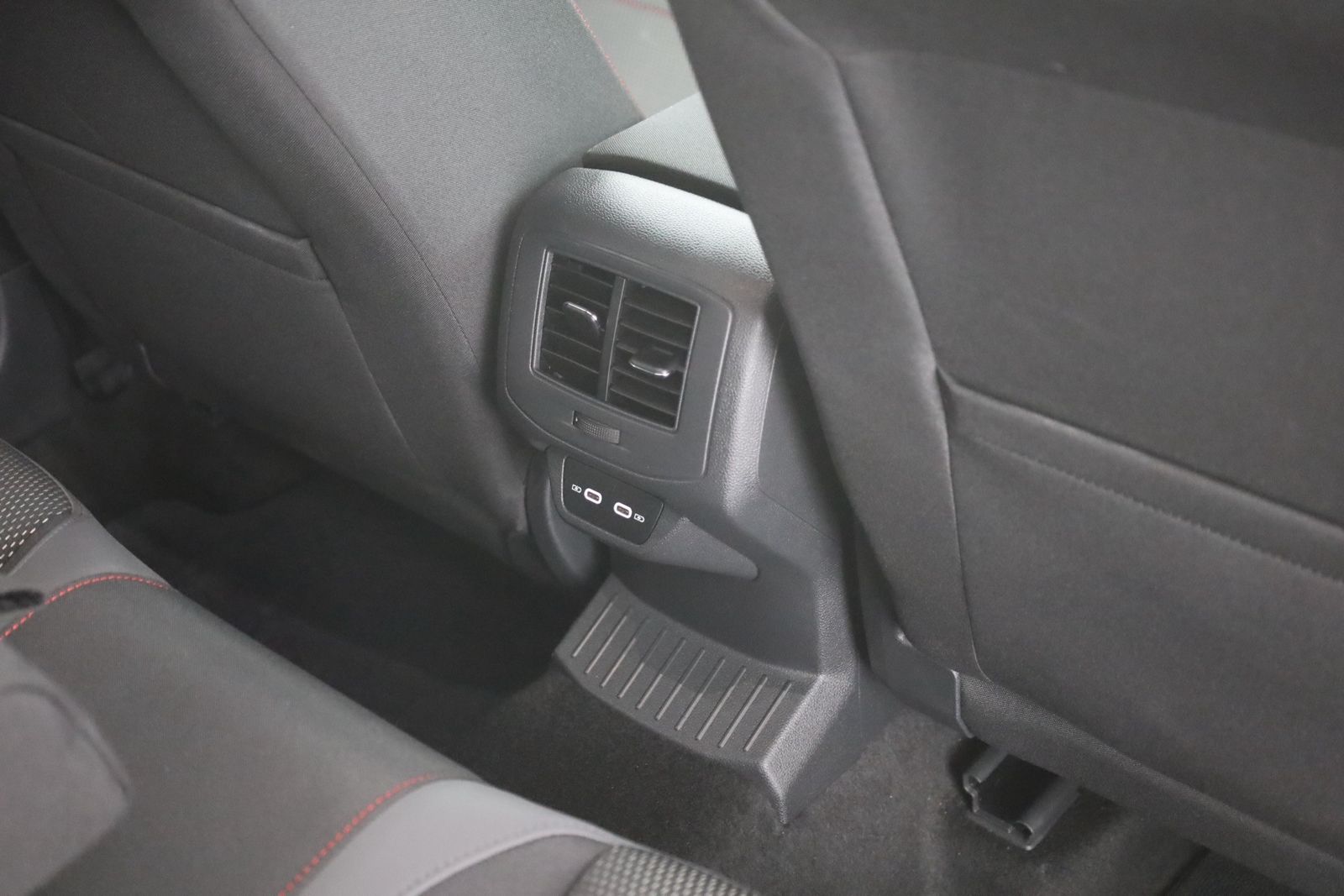 Volkswagen T-Roc 2.0 TSI 4Motion sport - Samsaru's Car Outlet