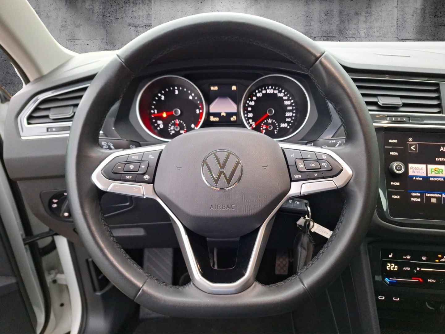 Volkswagen Tiguan 2.0 TDI Life - Samsaru's Car Outlet