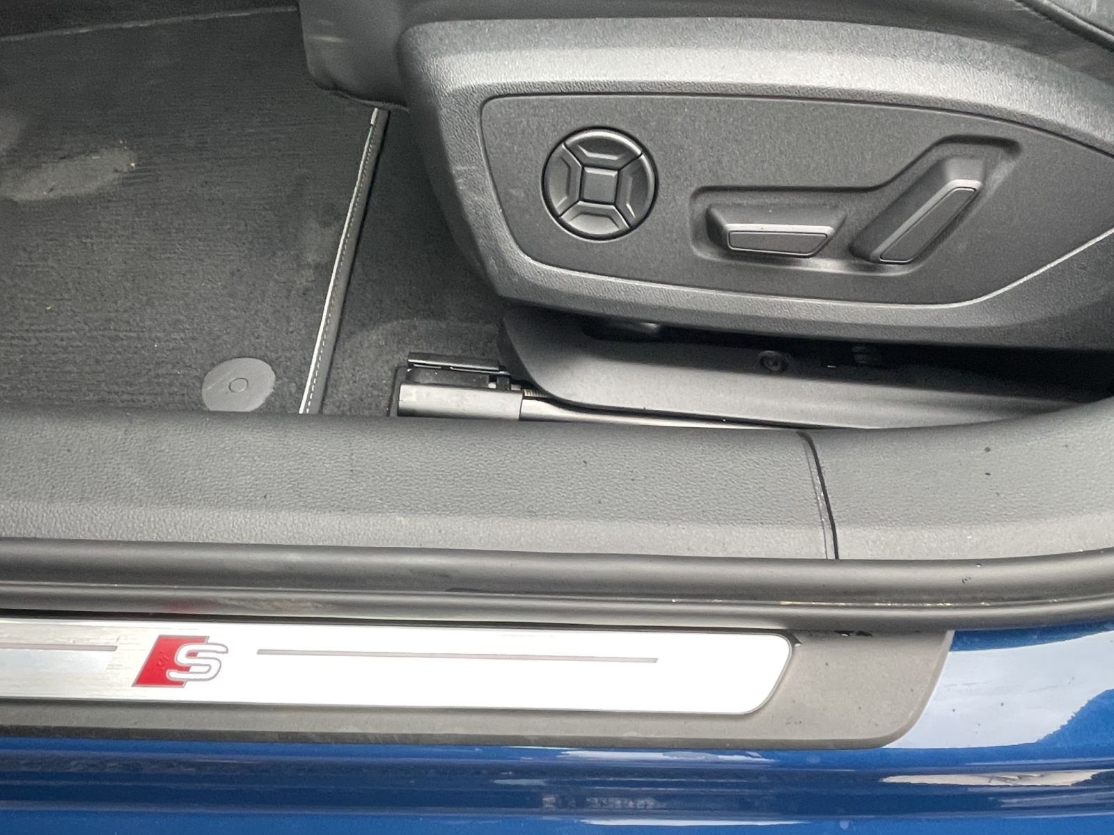 Audi A6 Avant 40 TDI S line Matrix Pano AHK Navi 360°