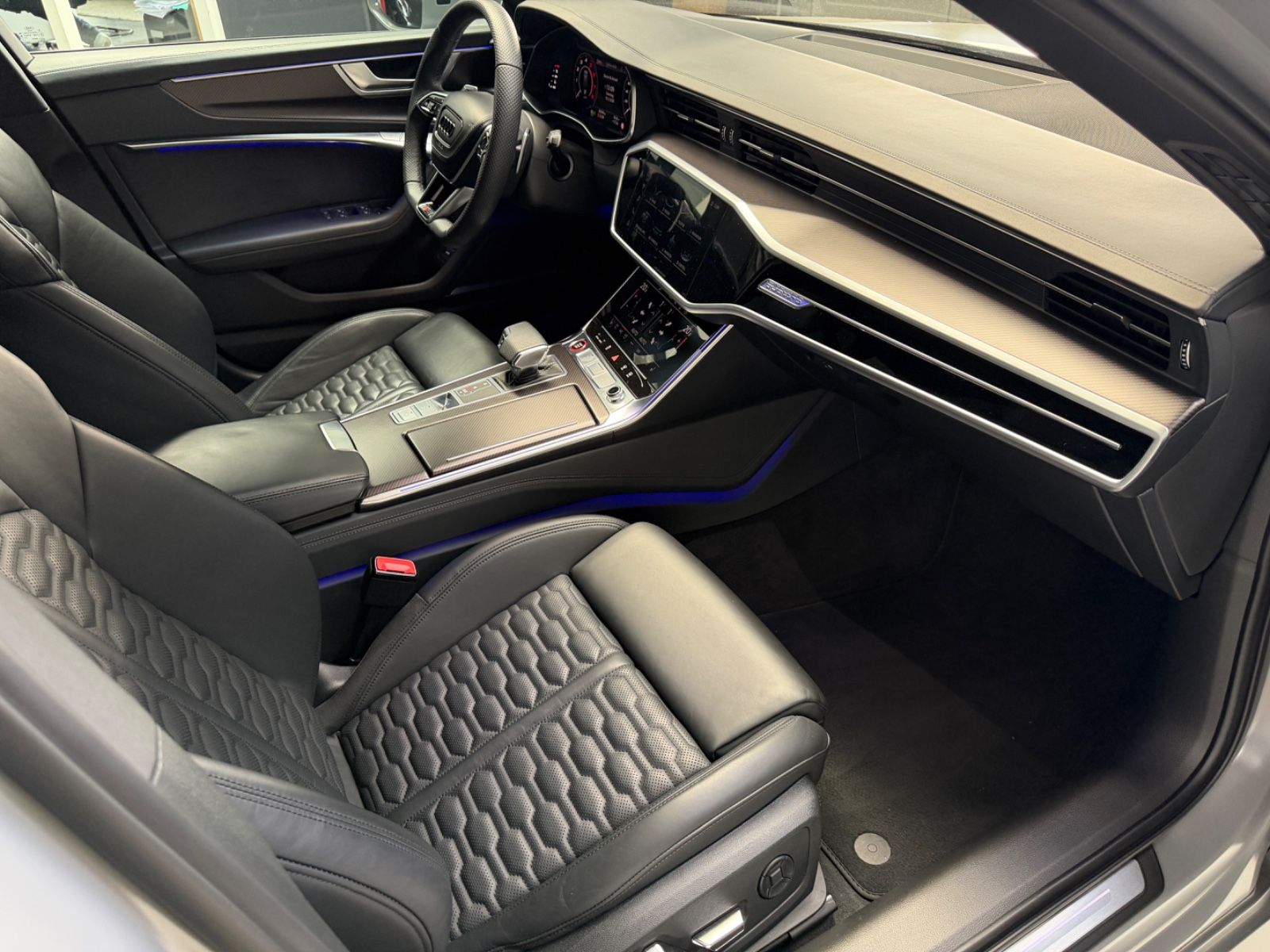 Audi RS6 Avant 4.0 TFSI/Quattro/Keramik/22Zoll/AHK