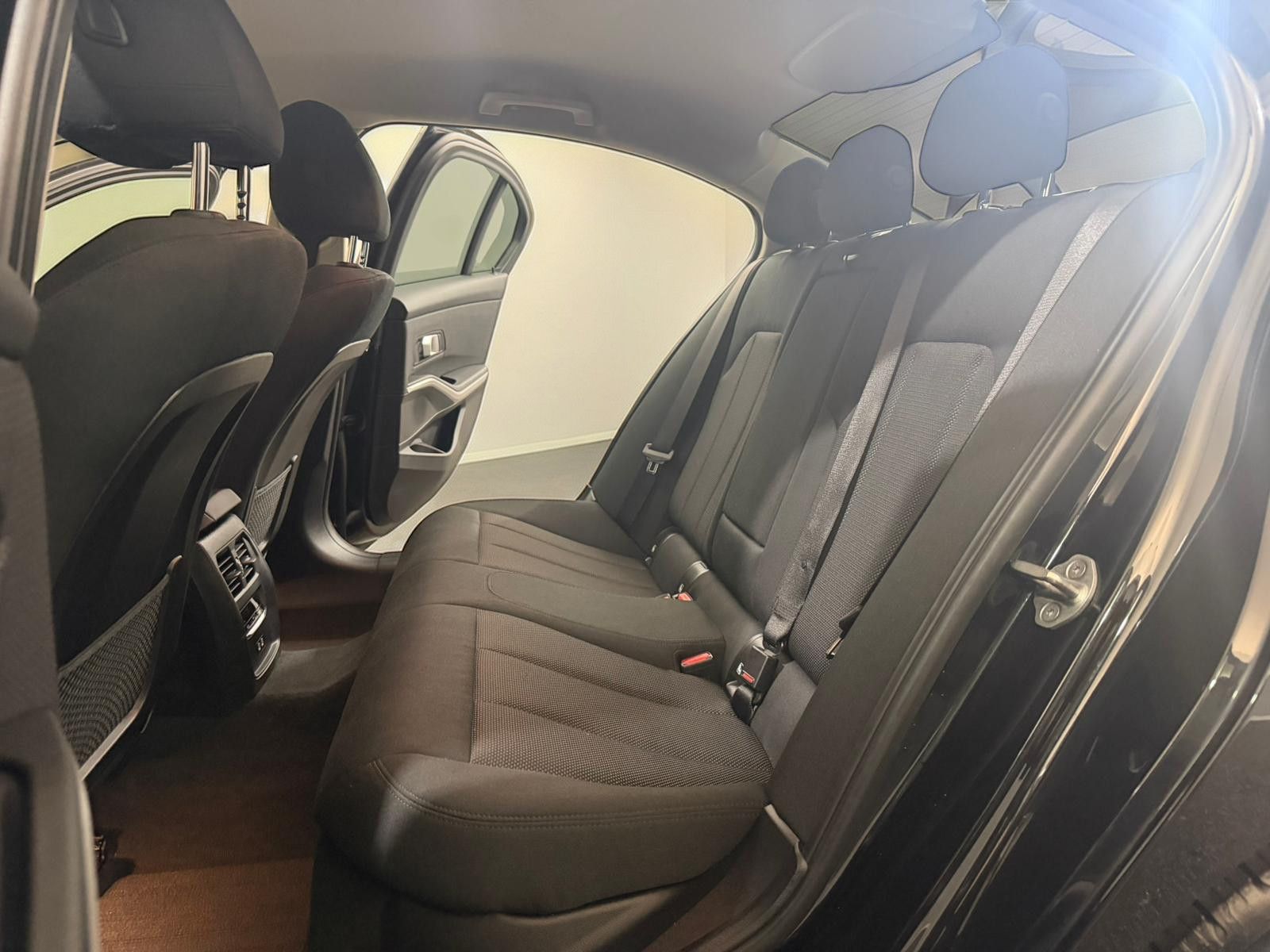 BMW 320d Limo xDrive Shadow-Line AHK*WIDE*LED*CARPLA