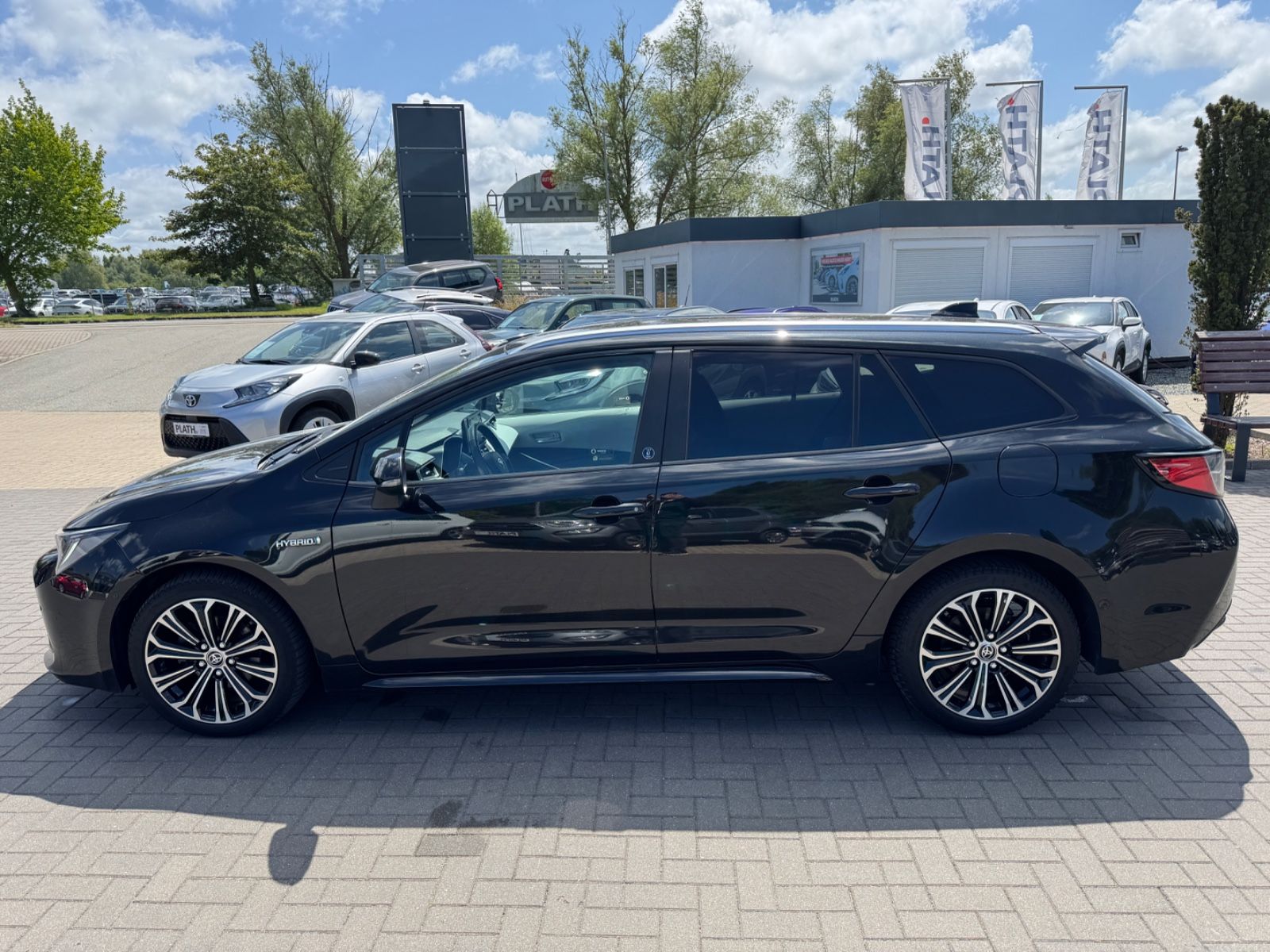 Toyota Corolla Touring Sports Hybrid Team - Samsaru's Car Outlet
