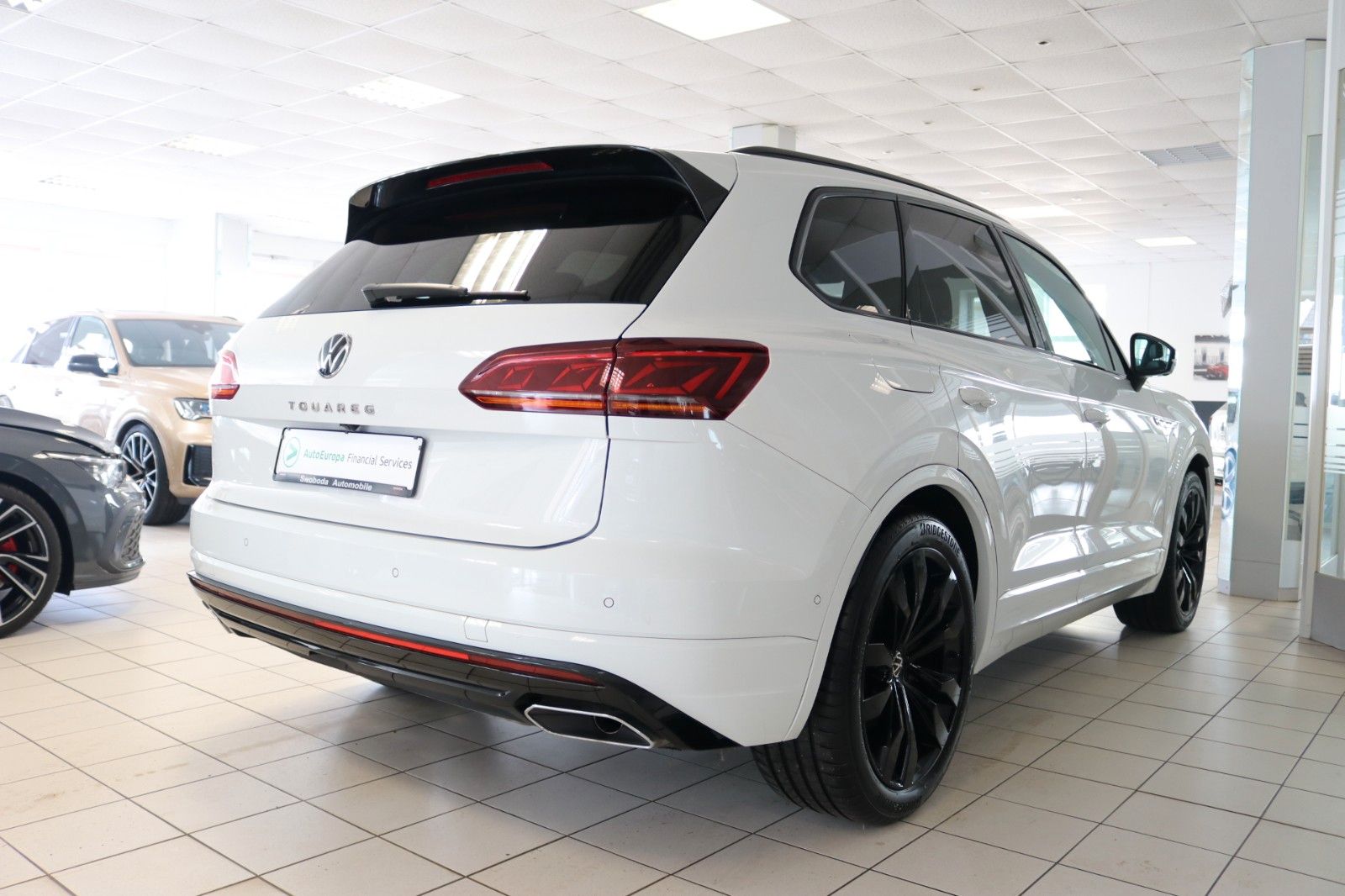 Volkswagen Touareg R-Line Luft AHK Matrix Pano 360° STHZ