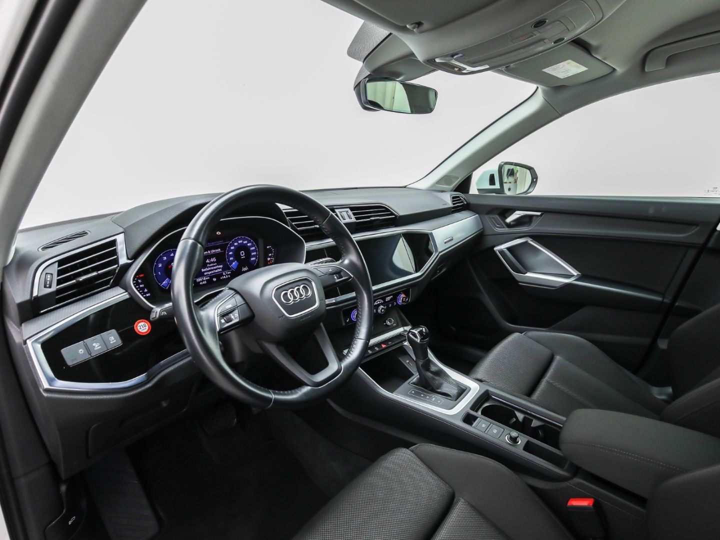 Audi Q3 40 TFSI quattro S line - Samsaru's Car Outlet