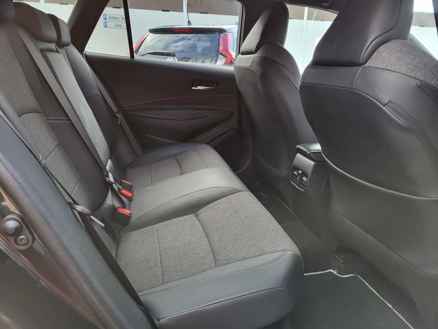 Toyota Corolla 1.8 Hybrid - Samsaru's Car Outlet