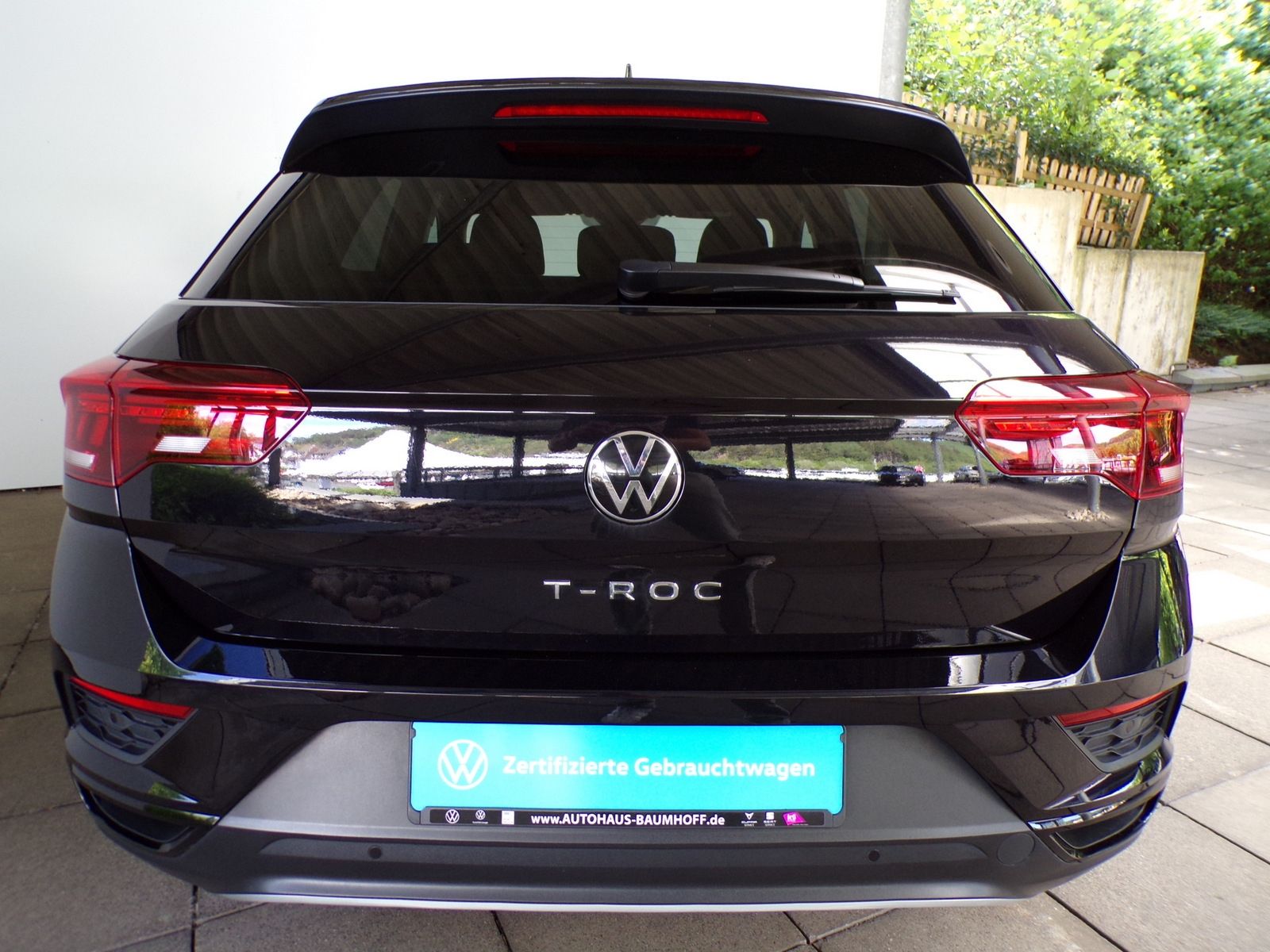 Volkswagen T-ROC 1.5 TSI SPORT - Samsaru's Car Outlet