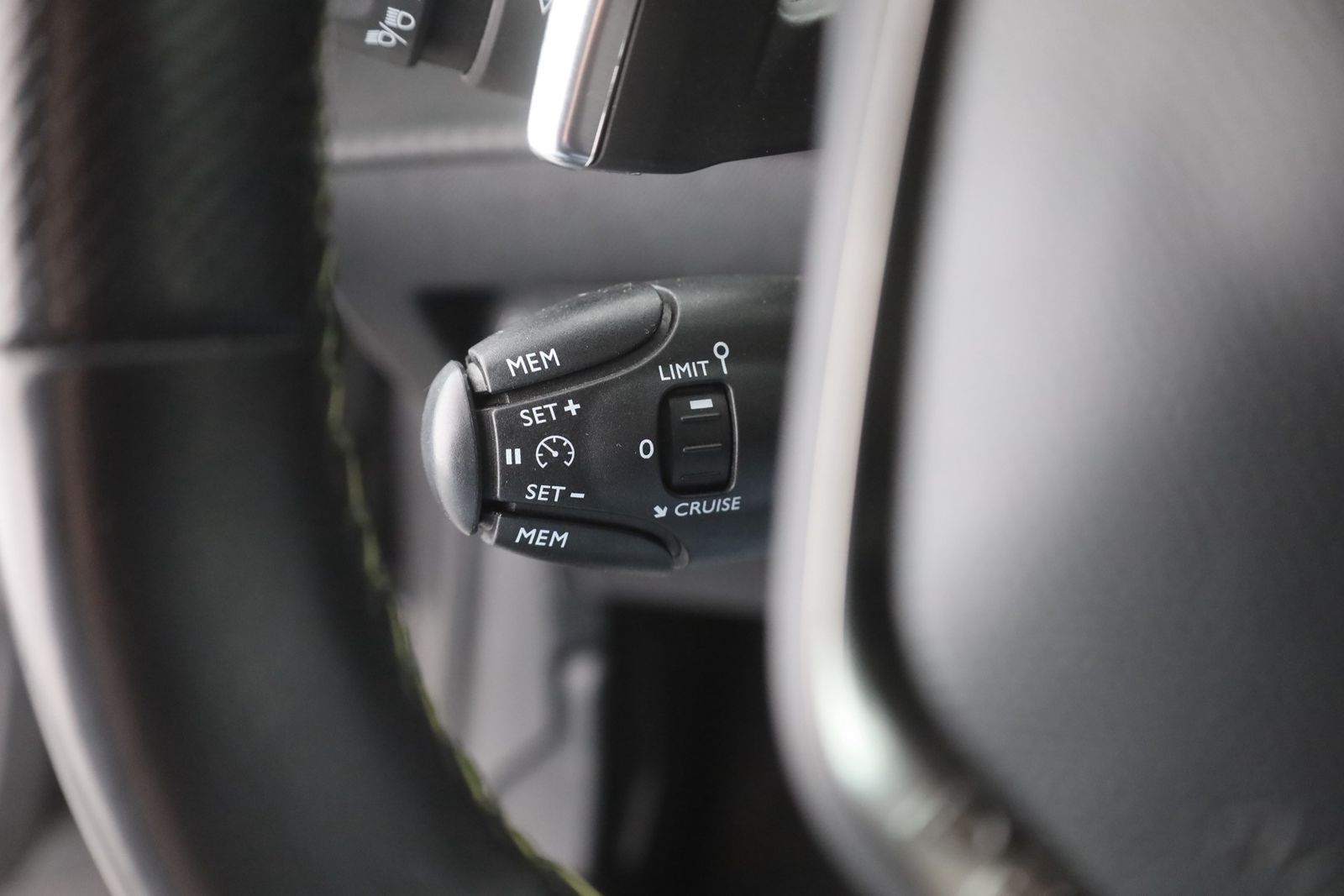 Peugeot 208 GT-Line PureTech 100 Aut. - Samsaru's Car Outlet