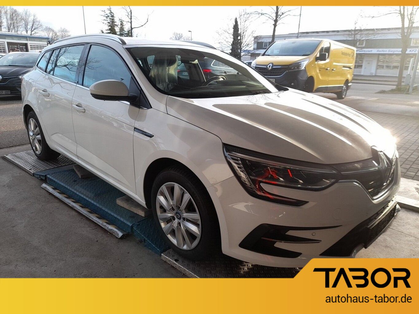 Renault Megane Grandt. E-TECH 160 Aut. Business - Samsaru's Car Outlet