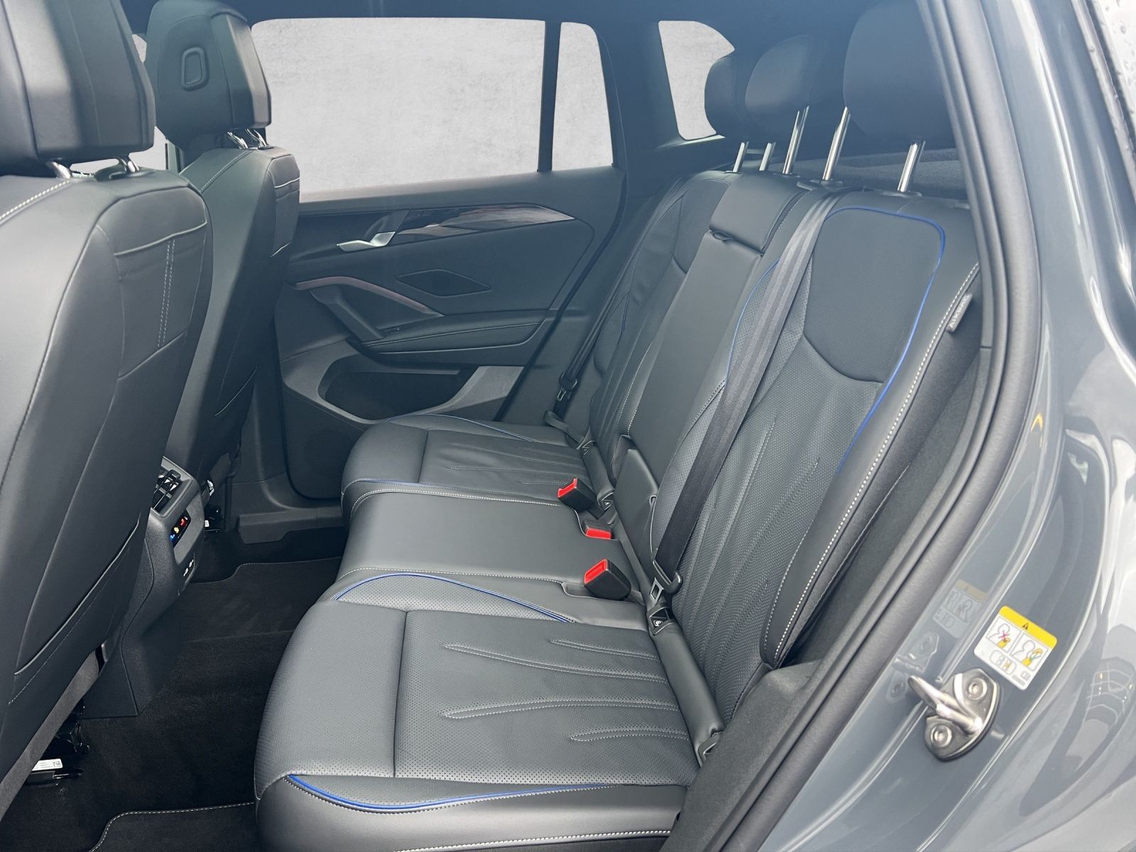 Volkswagen Tiguan R-Line 2.0 TDI DSG 4M AHK*Navi**Pano*Blac