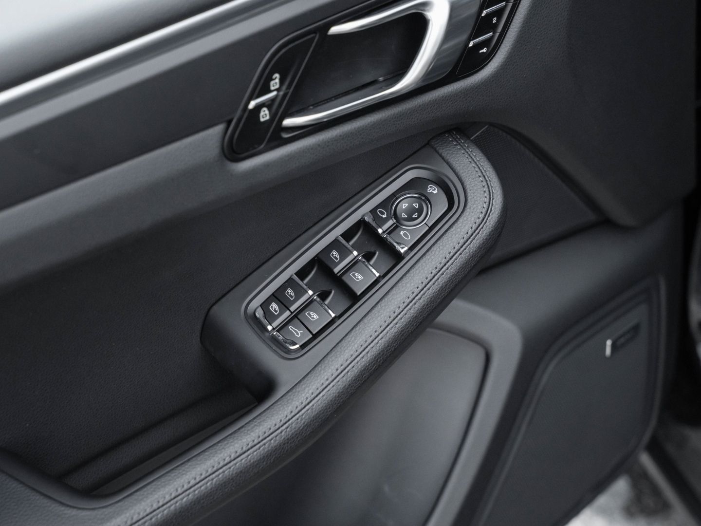 Porsche Macan - Samsaru's Car Outlet