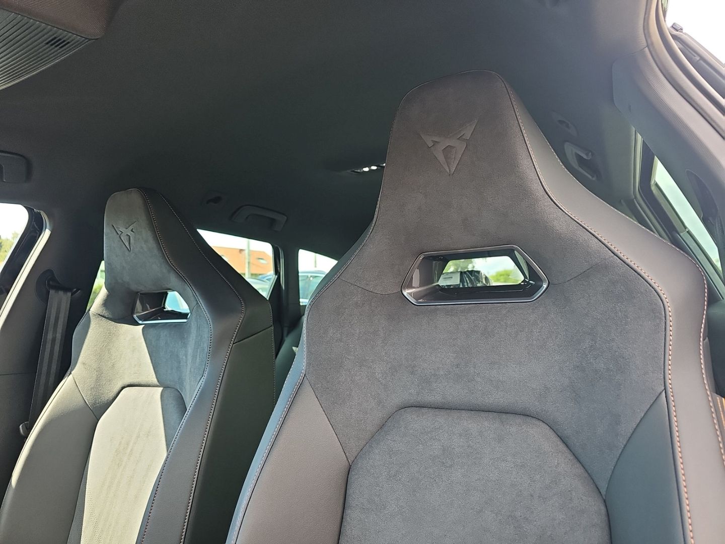 Cupra Leon Sportstourer 1.5 eTSI - Samsaru's Car Outlet