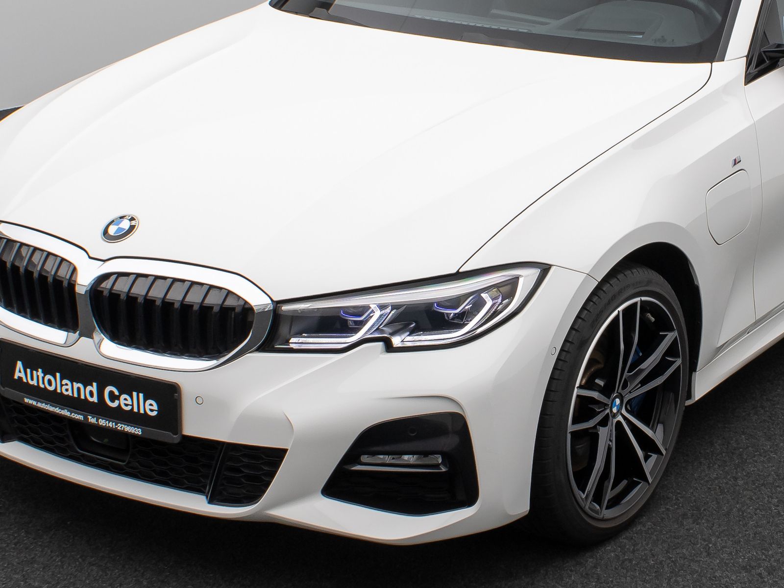 BMW 330e M Sport - Samsaru's Car Outlet