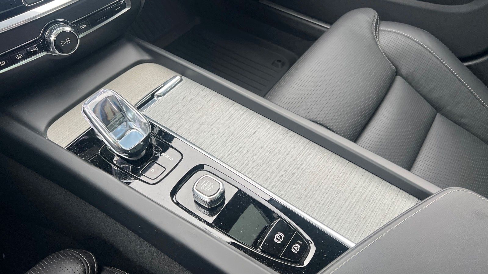 Volvo V60 CC B4 D Ultimate AWD*B&W*360°*SH*MASSAGE*