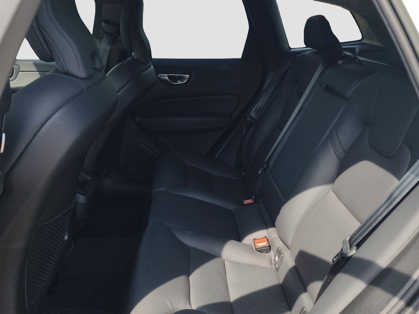 Volvo XC60 B4 Plus Dark AWD Standhzg ACC BLIS