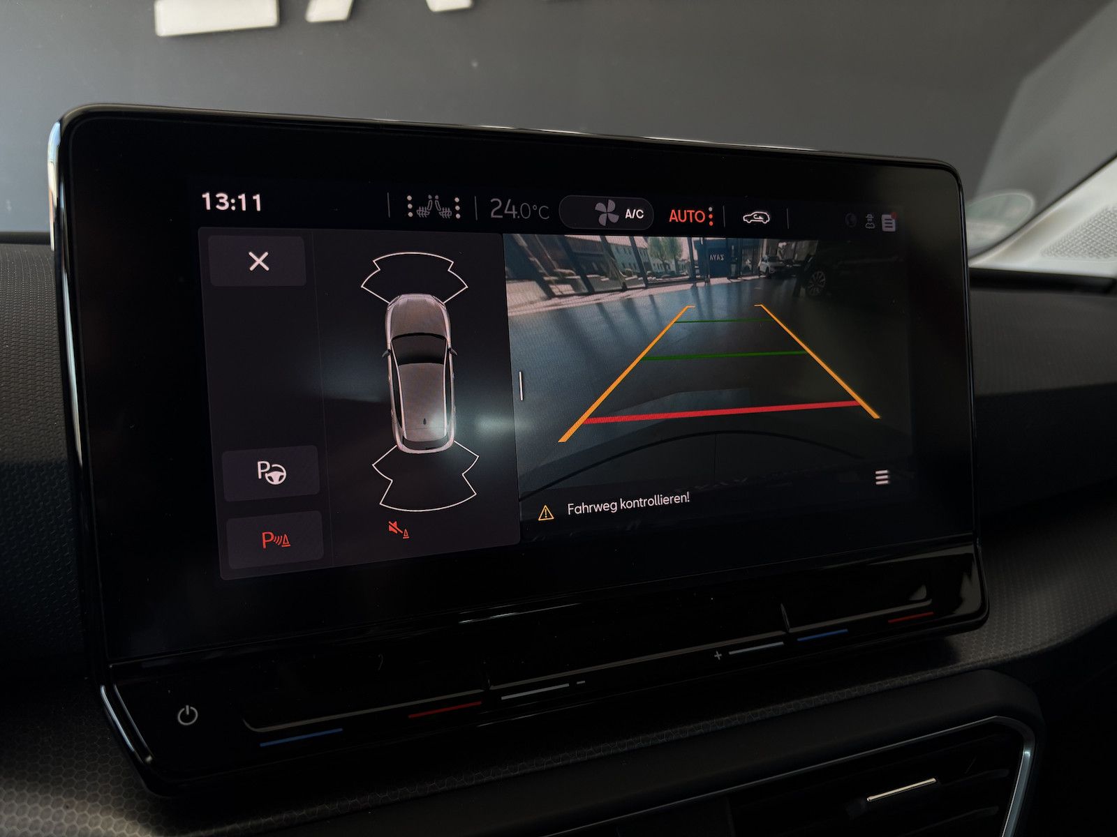 Seat Leon 1.0 eTSI Style - Samsaru's Car Outlet