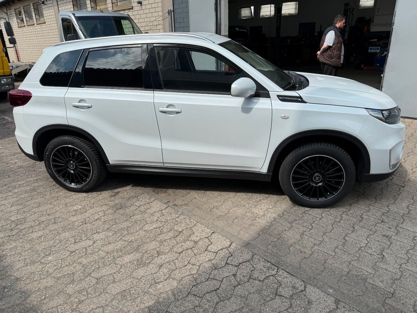 Suzuki Vitara 1.4 Mild-Hybrid Comfort+ - Samsaru's Car Outlet