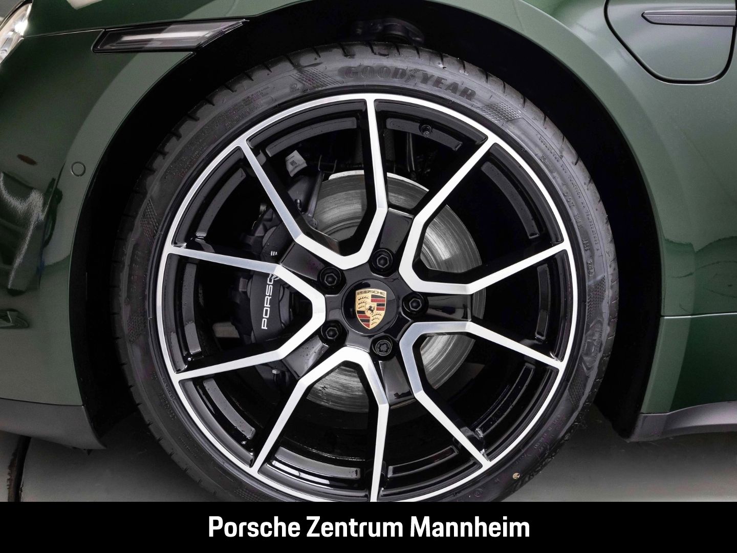 Porsche Taycan Sport Turismo SurroundView InnoDrive HD-M