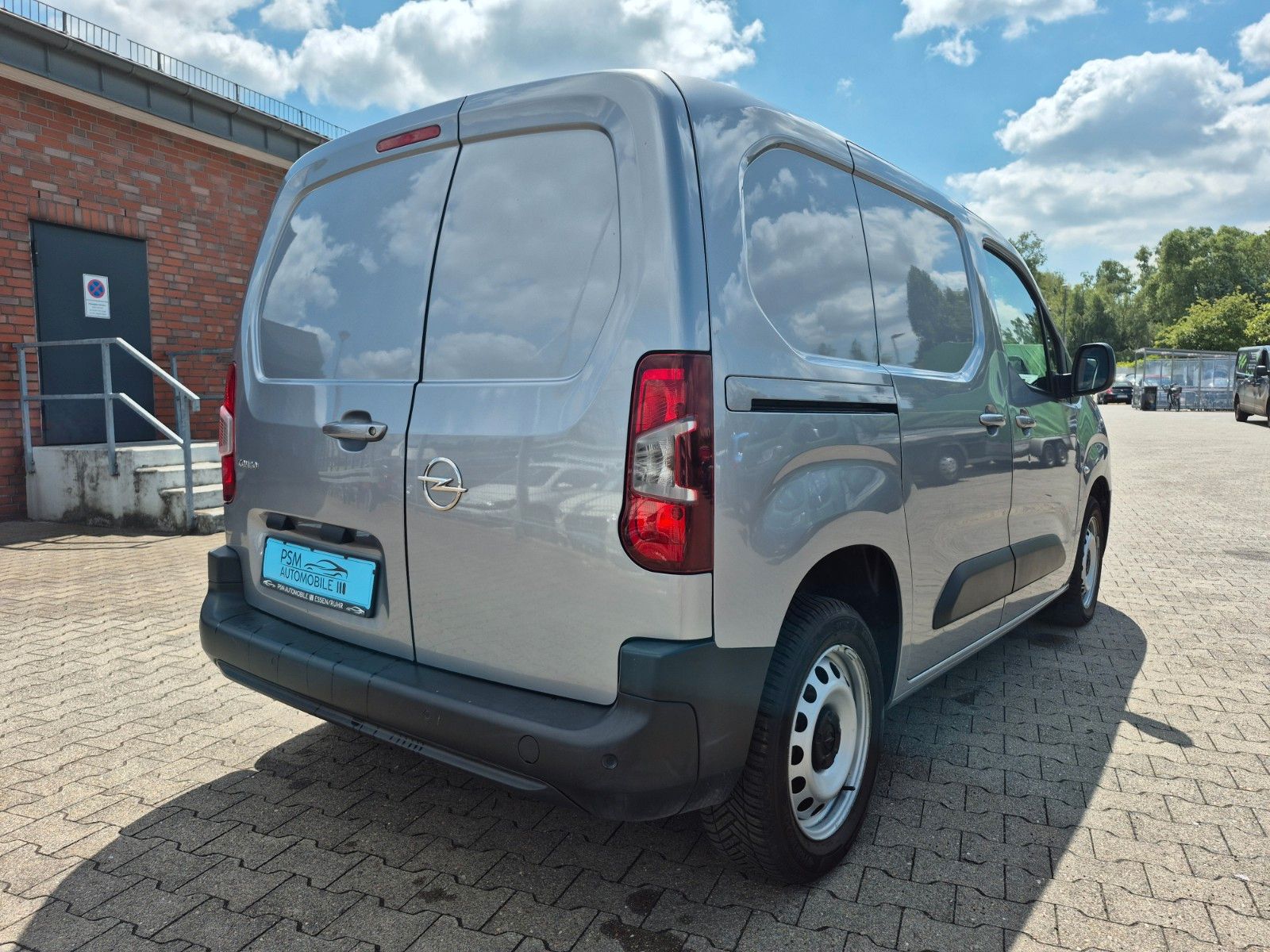 Opel Combo E Cargo Edition - Samsaru's Car Outlet