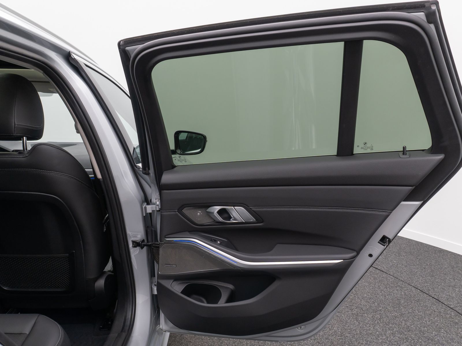 BMW 320d SportLine - Samsaru's Car Outlet