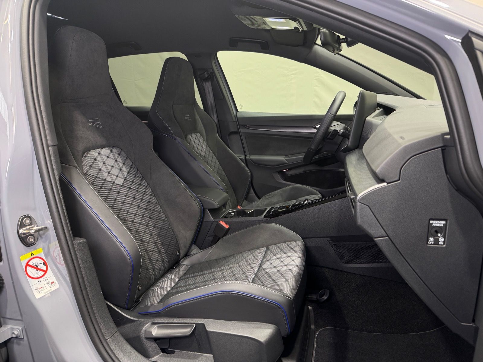 Volkswagen Golf R-Line 1.5 eTSI DSG | LED NAVI 360°KAMERA