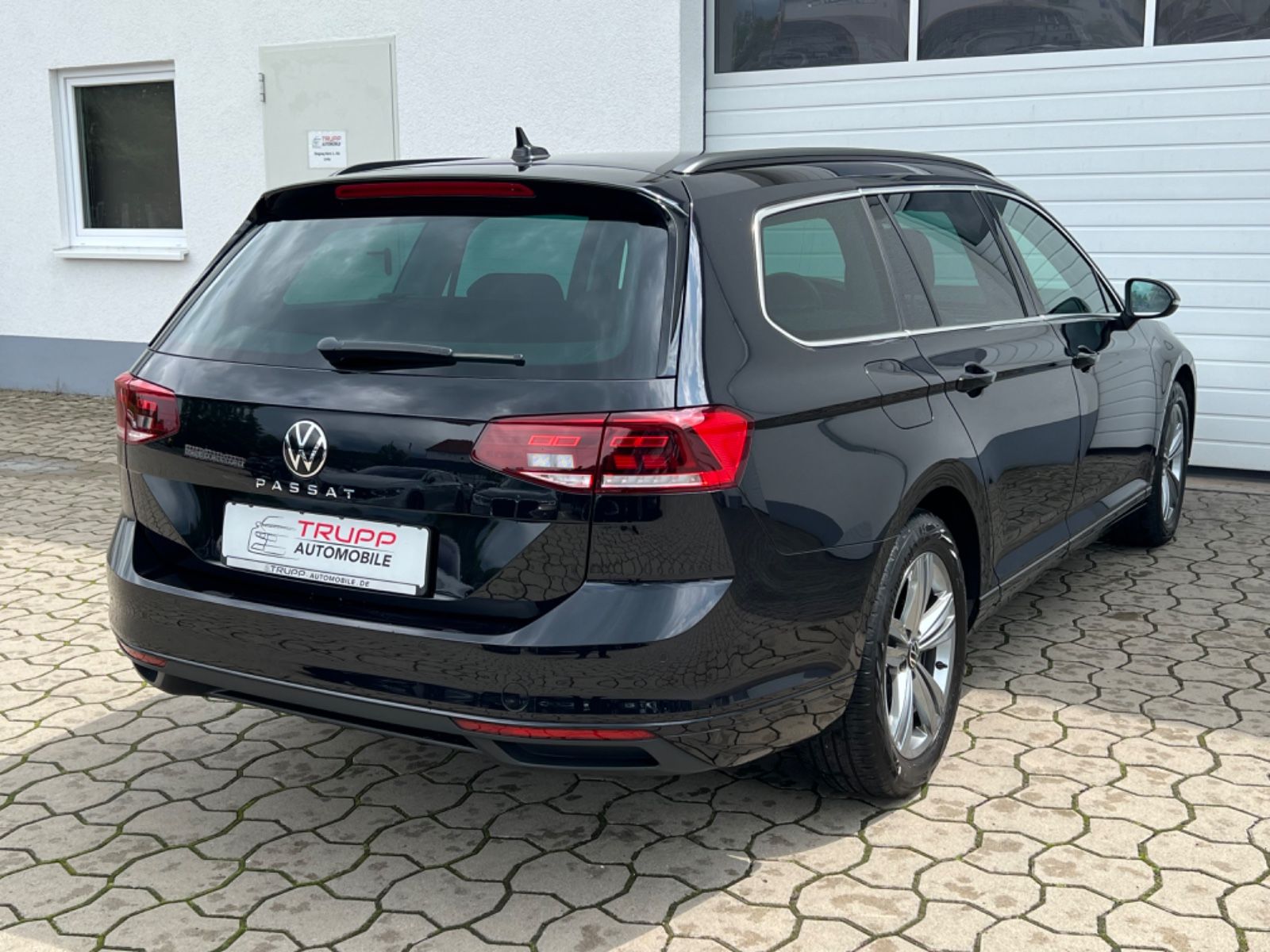Volkswagen Passat 2.0 TDI - Samsaru's Car Outlet