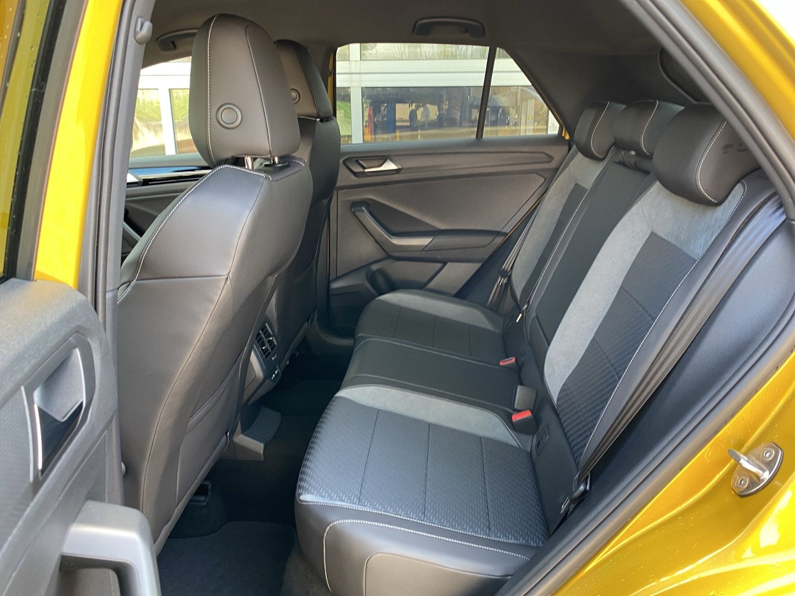 Volkswagen T-Roc R 2.0 TSI OPF 4Motion - Samsaru's Car Outlet