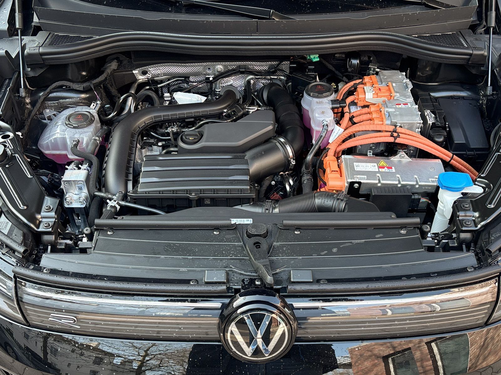 Volkswagen Tiguan R-Line 1,5 eHybrid DSG Panoramadach AHK