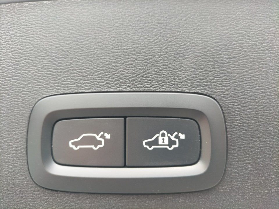 Volvo XC 40 Garantie 12 luni / Rate / Leasing / Credit / Istoric si km certificati