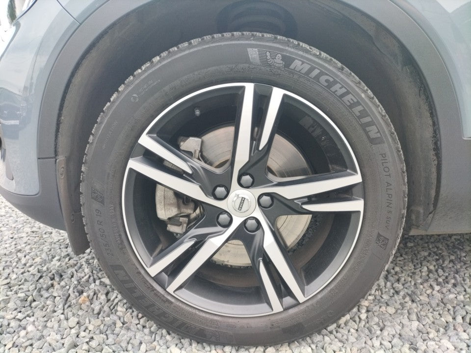 Volvo XC 40 Garantie 12 luni / Rate / Leasing / Credit / Istoric si km certificati