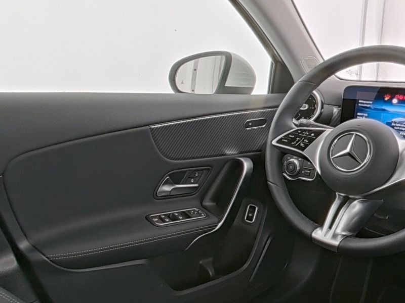 Mercedes-Benz A 180 - Samsaru's Car Outlet