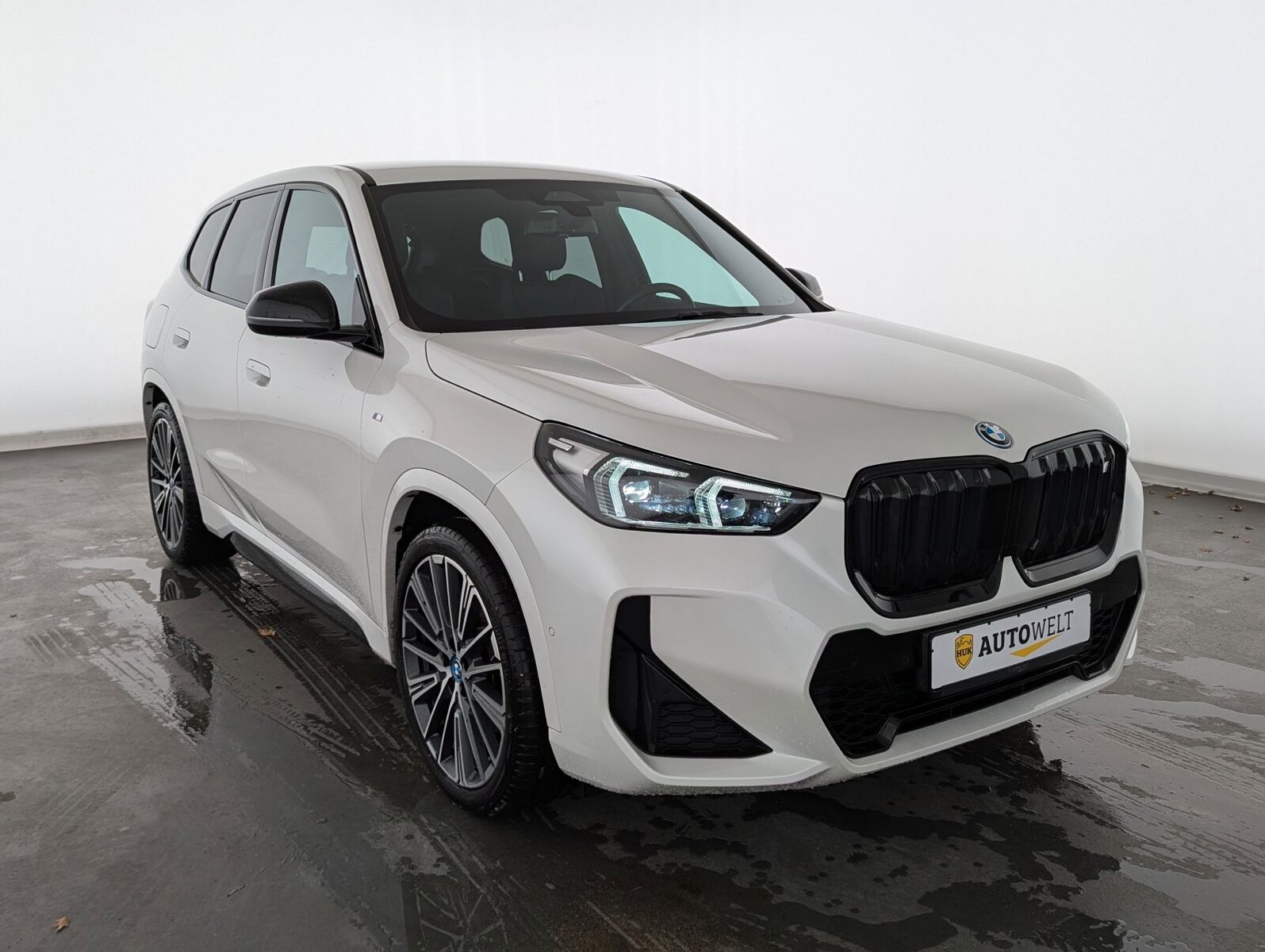 BMW iX1 xDrive30 xDrive M Sport - Samsaru's Car Outlet
