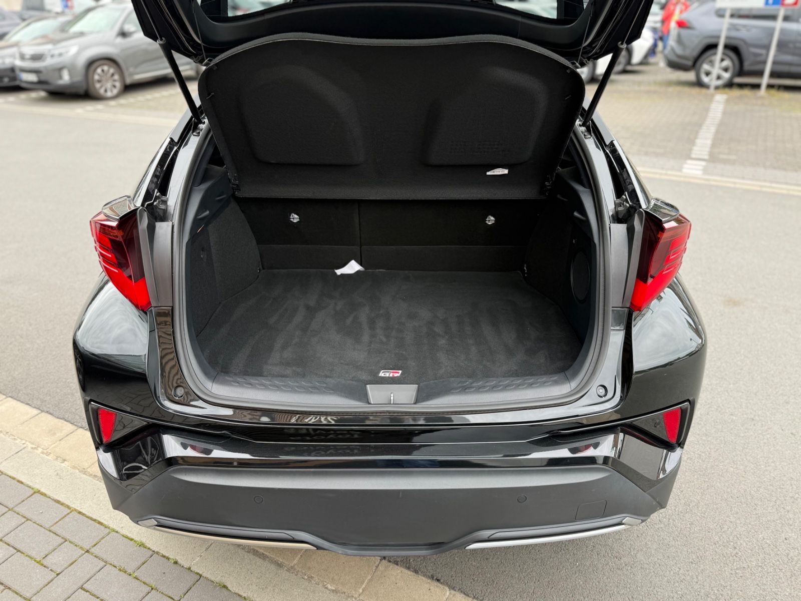 Toyota C-HR Hybrid GR Sport Black - Samsaru's Car Outlet