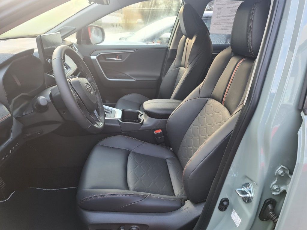 Toyota RAV 4 2.5 4x4 Hybrid Adventure - Samsaru's Car Outlet