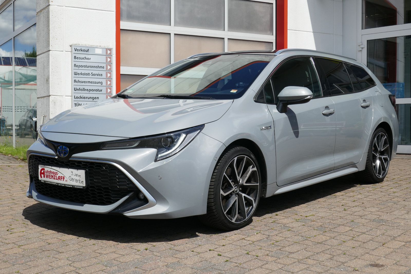 Toyota Corolla 2.0 Hybrid Lounge - Samsaru's Car Outlet
