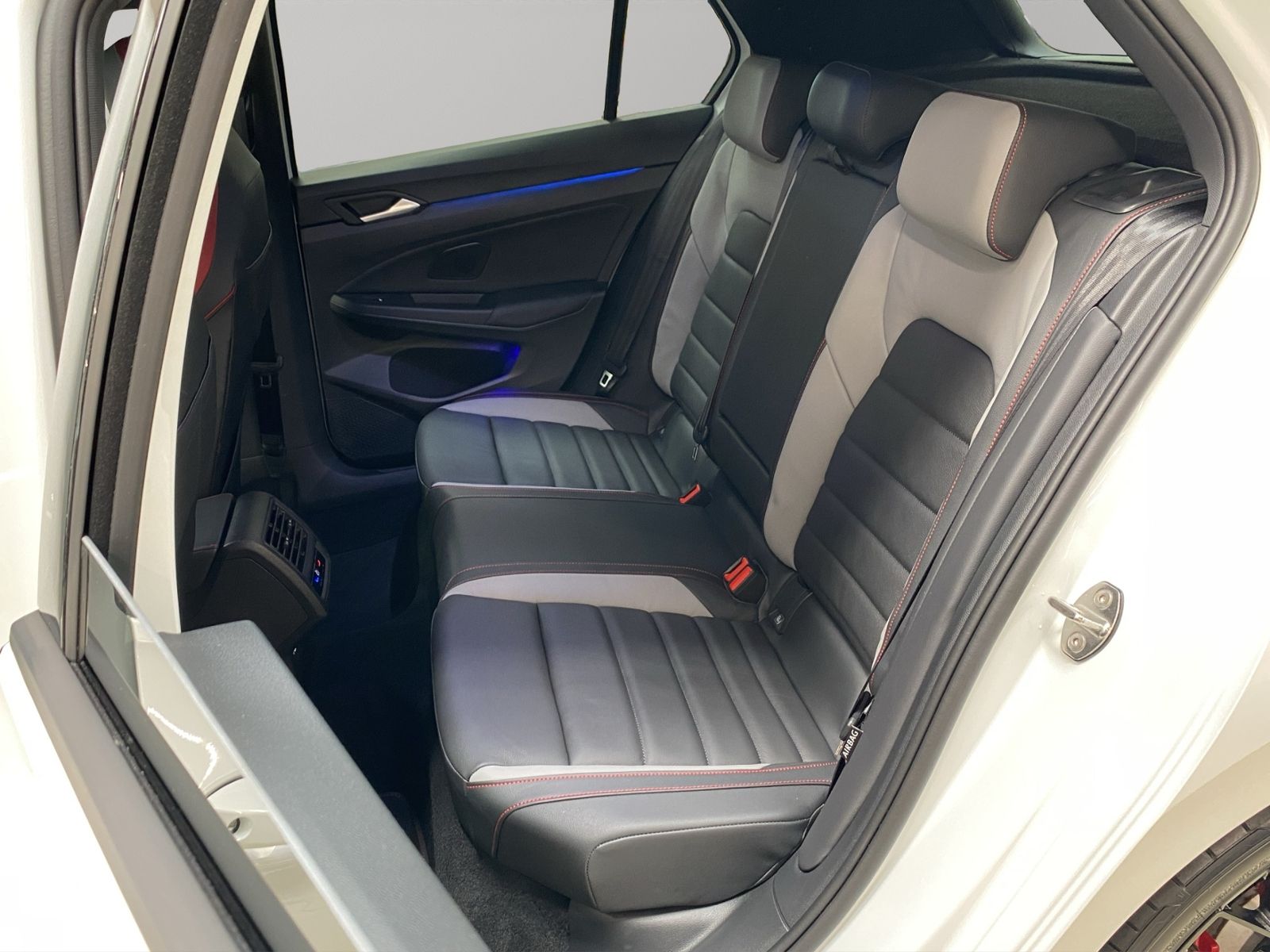 Volkswagen Golf VIII GTI Clubsport 2.0 TSI DSG / Navi LED