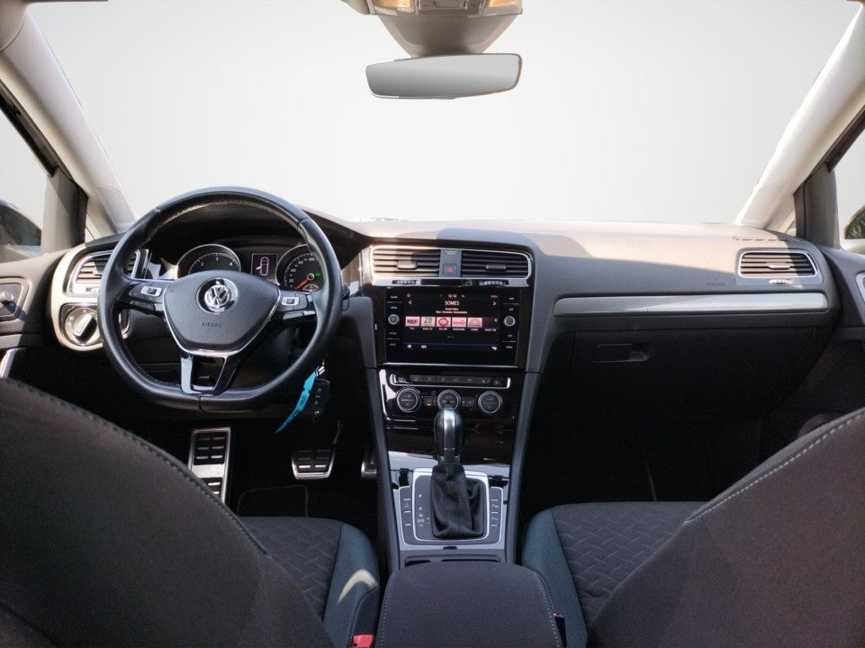 Volkswagen Golf Garantie 12 luni / Rate / Leasing / Credit / Istoric si km certificati