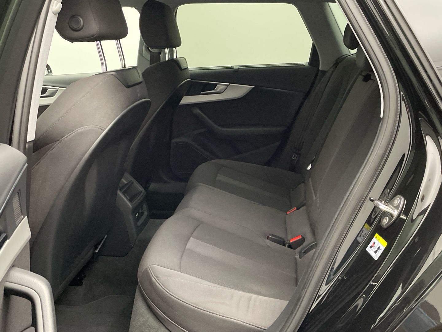 Audi A4 Avant 50 TDI quattro S line - Samsaru's Car Outlet